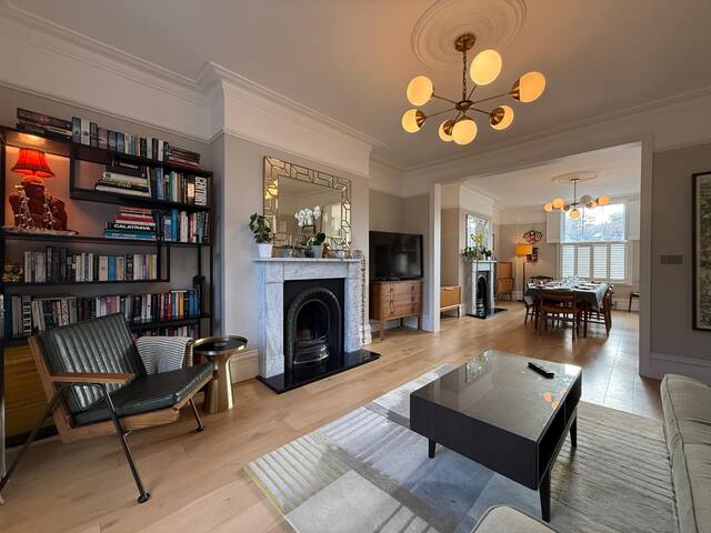 Wimbledon Park 3BR | Patio | Near Tennis Club gallery image 3