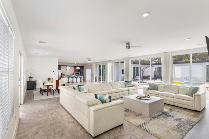 Huge Family Retreat W/ Heated Pool & Games - Florida