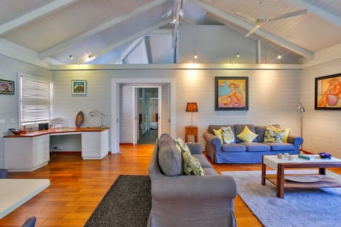 Tropical cocoon with 2 bedrooms in the city center