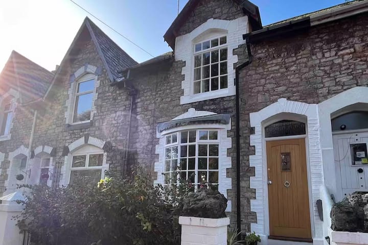 Charming 3-bed Cottage - Private Garden & Parking - Shaldon