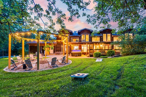 Luxe Bourbon Trl~Game Rm~Golf Sim~Hot Tub~Fire Pit