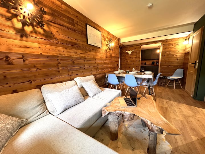 Дневна соба со кауч на спуштање