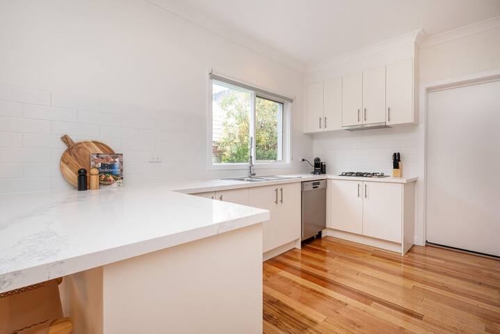 Simply Hampton gallery image 4