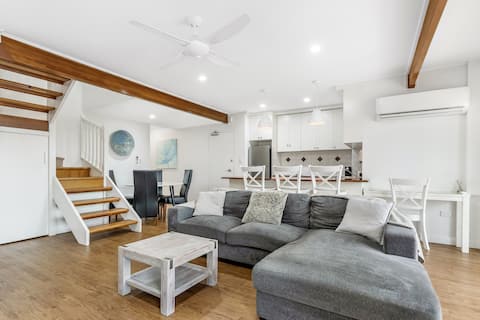 Entire 3 bedroom Villa - FULL GC Experience!