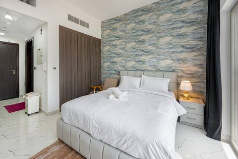 Popular Airbnb listing: Dubailand Stay Balcony in Wadi Al Safa 5