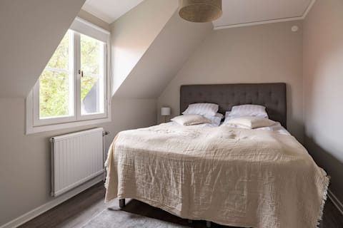 Charming top-floor apartment in middle of Visby