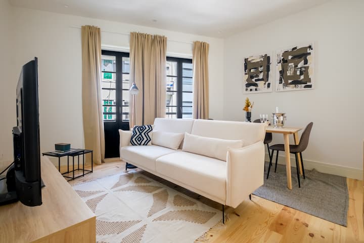 Art Deco 21 Luxury 2br Apartment Downtown Metro Ac - Oporto