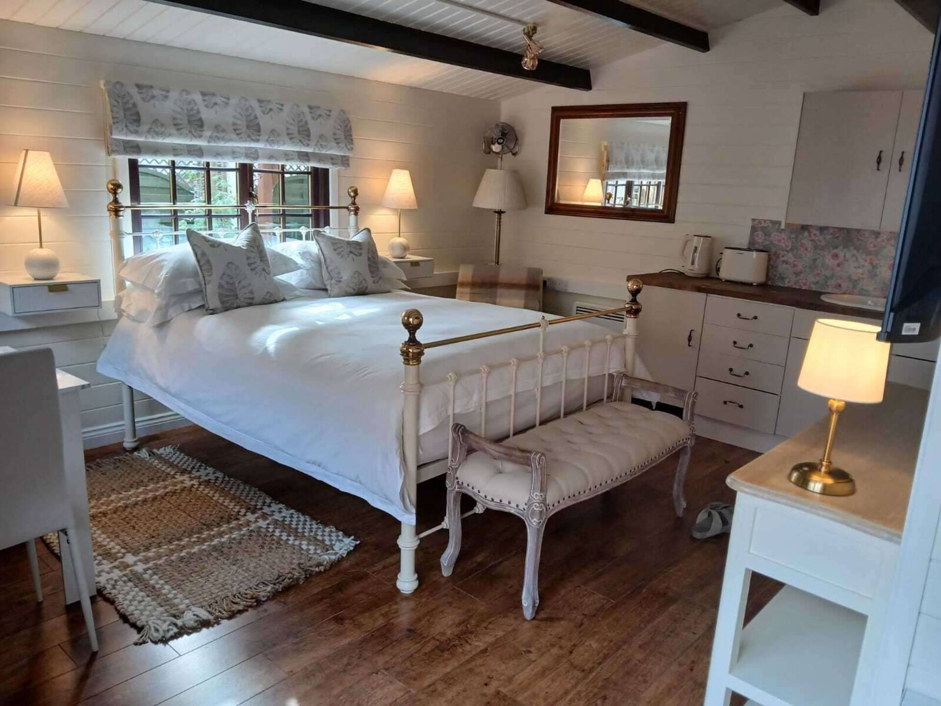 1 Bed Lodge - Southampton - Sleeps 2 - Parking