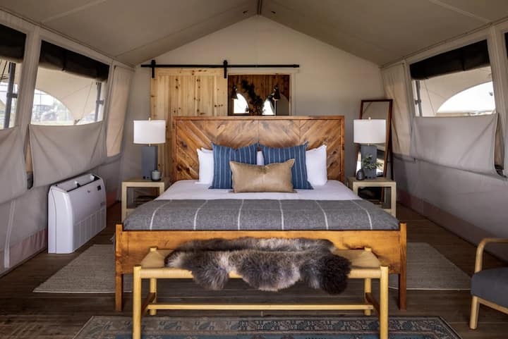 Island Glamping + Michelin Dining & Skyline View - New York