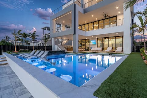 Shoreline Stunner: Luxury Pool, EV Charger