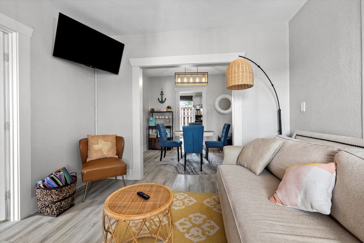 Sea Pink | 2br Midtown | Walk To Beach - Galveston