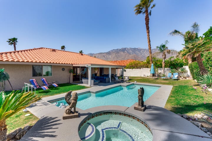 Game Room, Hot Tub & Mtn Views: Palm Springs Gem - Palm Springs, CA