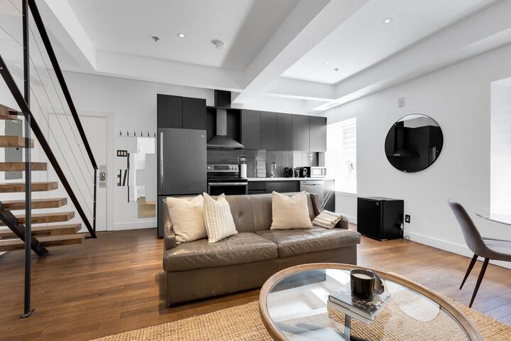 Designer Penthouse|2-Level Loft+Free Parking gallery image 3