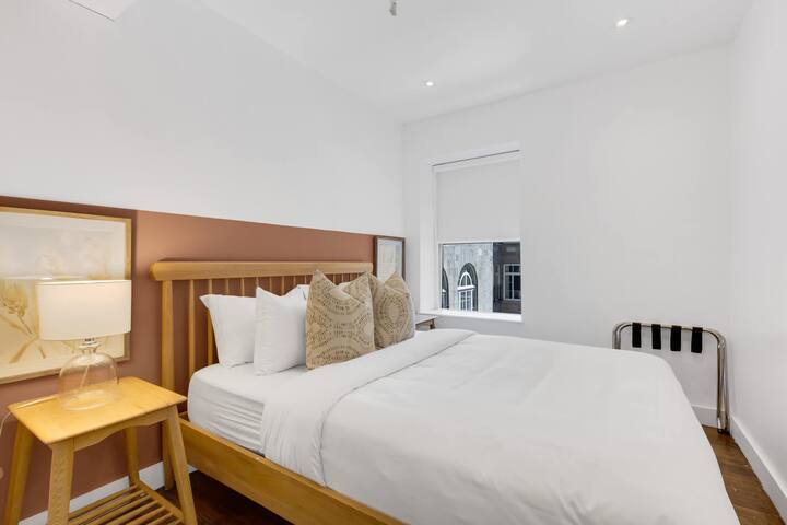 Designer Penthouse|2-Level Loft+Free Parking gallery image 4