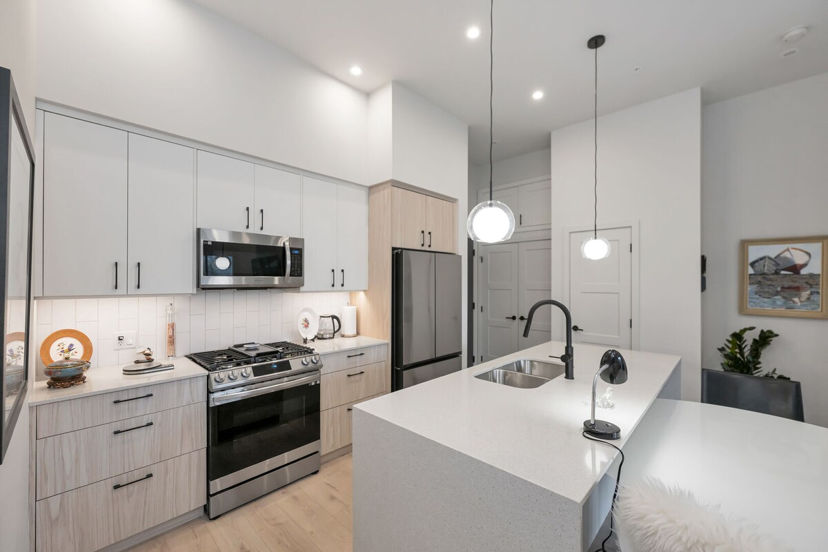 Penthouse Apartment Rentals Canada Reference: Whirlaway Luxurious Penthouse By Victoria Prime