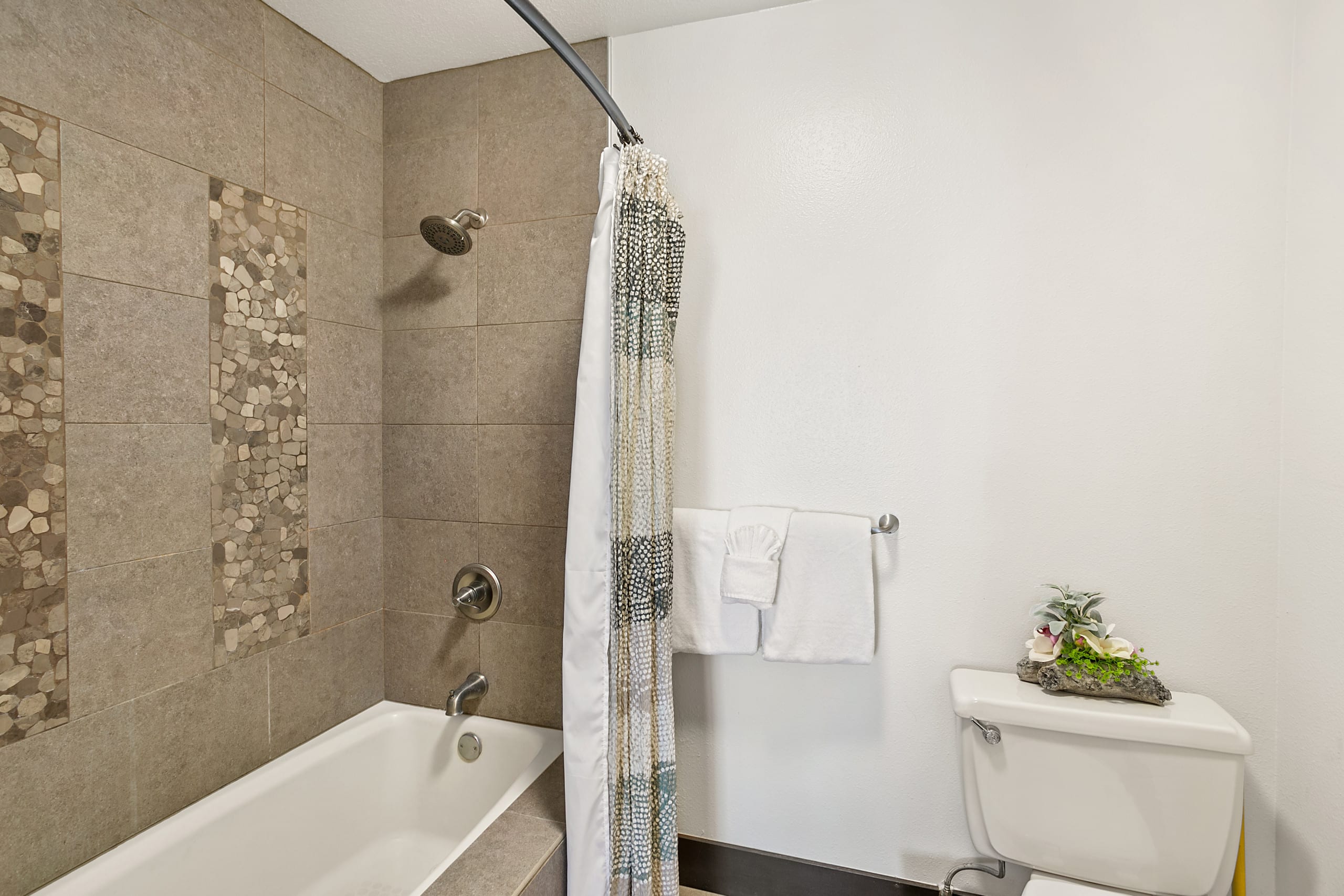 Condo in Lahaina · ★4.64 · 2 bedrooms · 4 beds · 2 private baths - Image 32