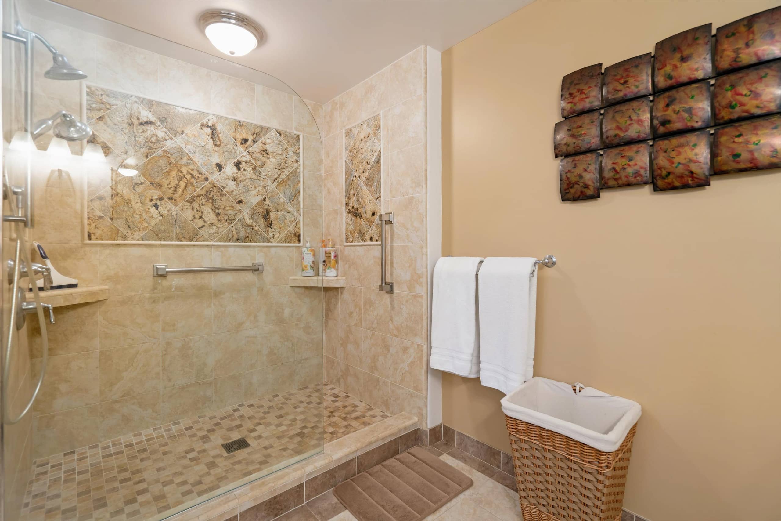 Condo in Lahaina · ★4.89 · 2 bedrooms · 4 beds · 2 baths - Image 24