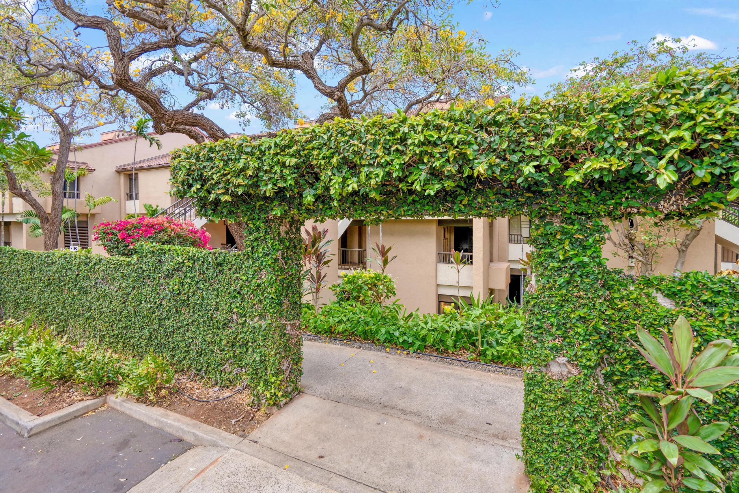 Condo in Lahaina · ★4.89 · 2 bedrooms · 4 beds · 2 baths - Image 30