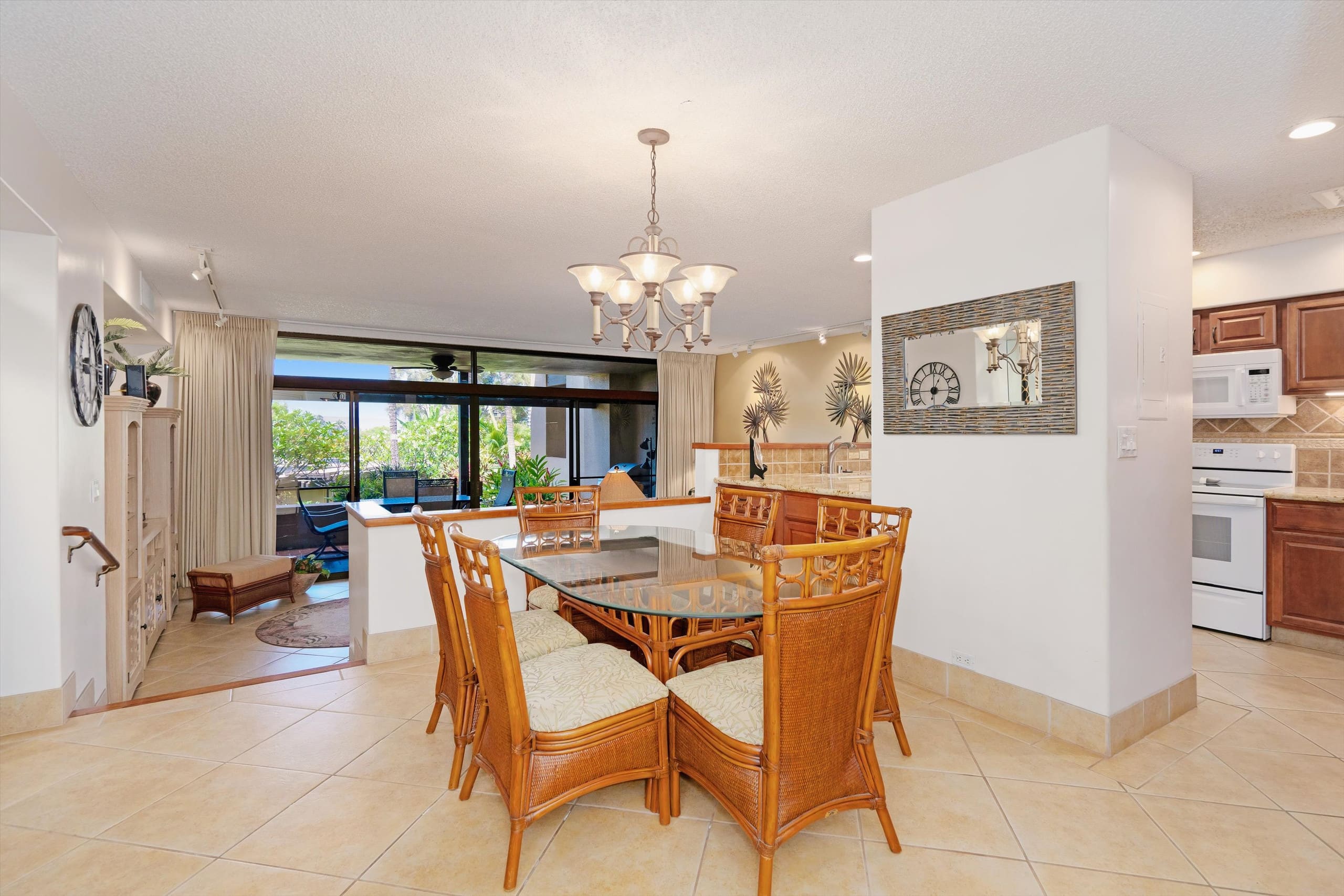 Condo in Lahaina · ★4.89 · 2 bedrooms · 4 beds · 2 baths - Image 13