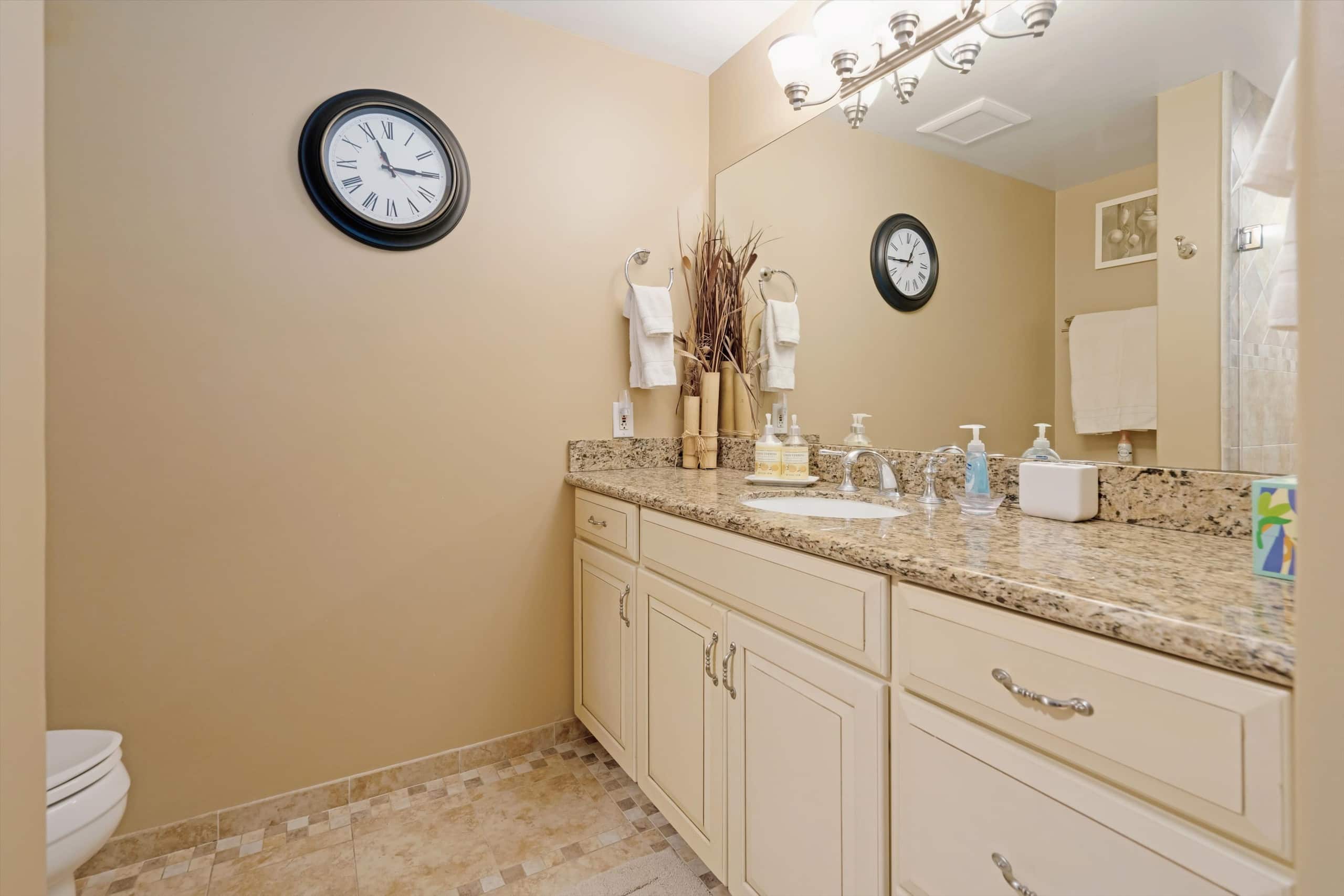Condo in Lahaina · ★4.89 · 2 bedrooms · 4 beds · 2 baths - Image 25