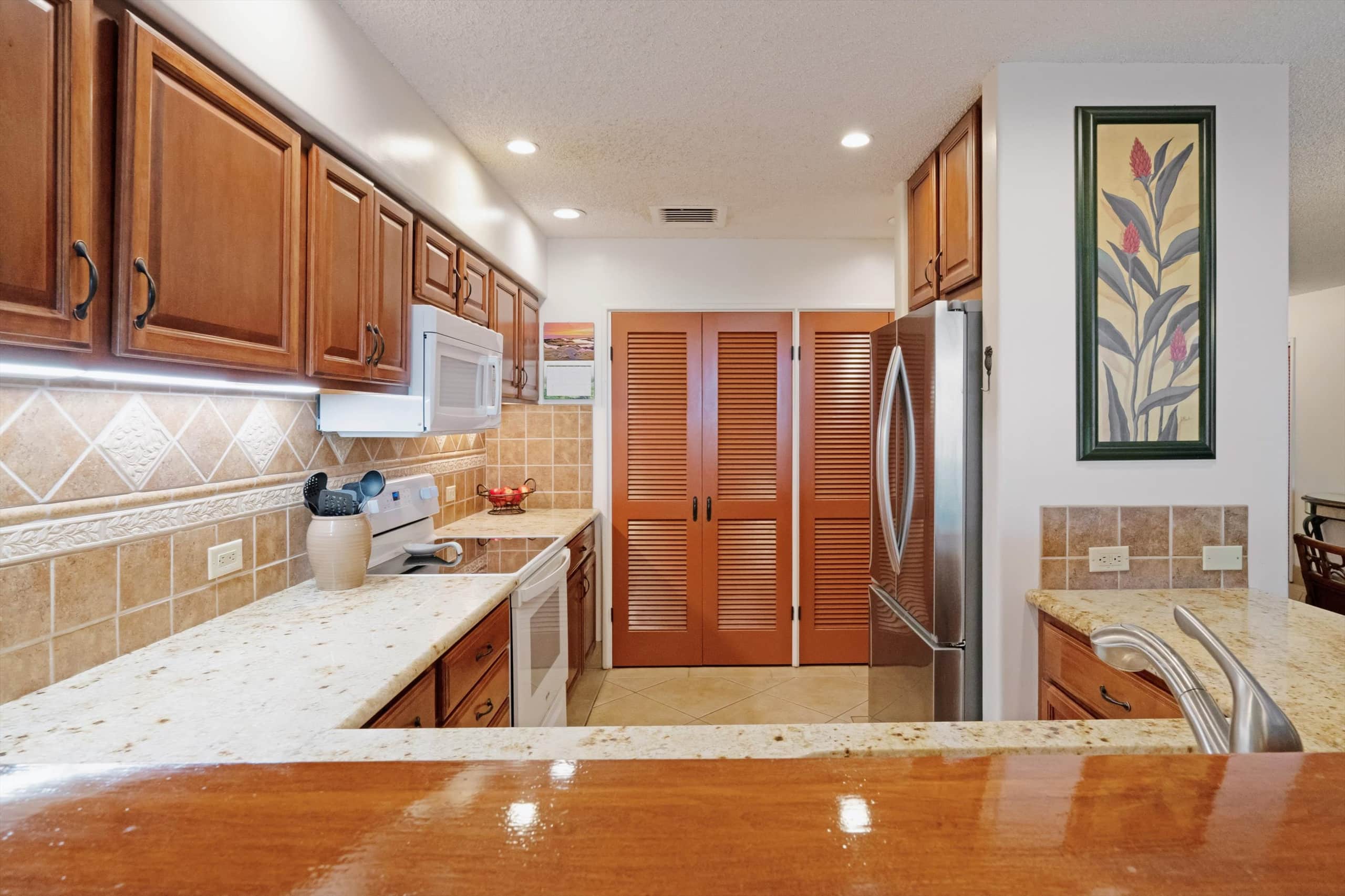 Condo in Lahaina · ★4.89 · 2 bedrooms · 4 beds · 2 baths - Image 14
