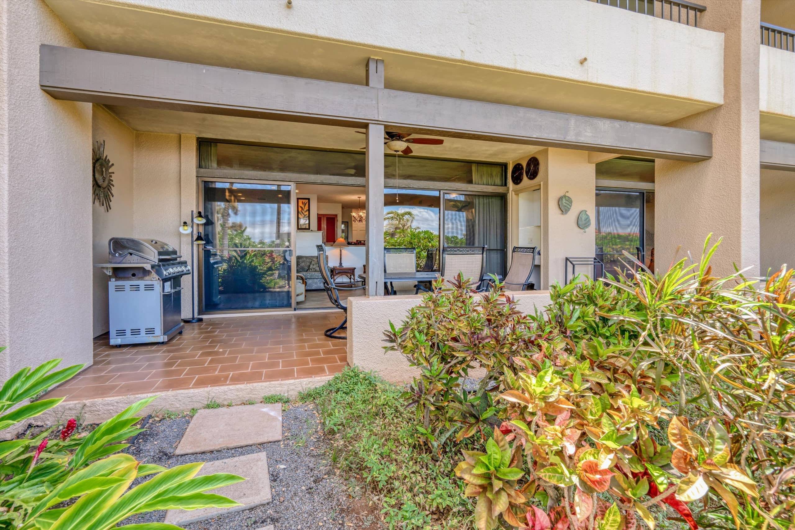 Condo in Lahaina · ★4.89 · 2 bedrooms · 4 beds · 2 baths - Image 28