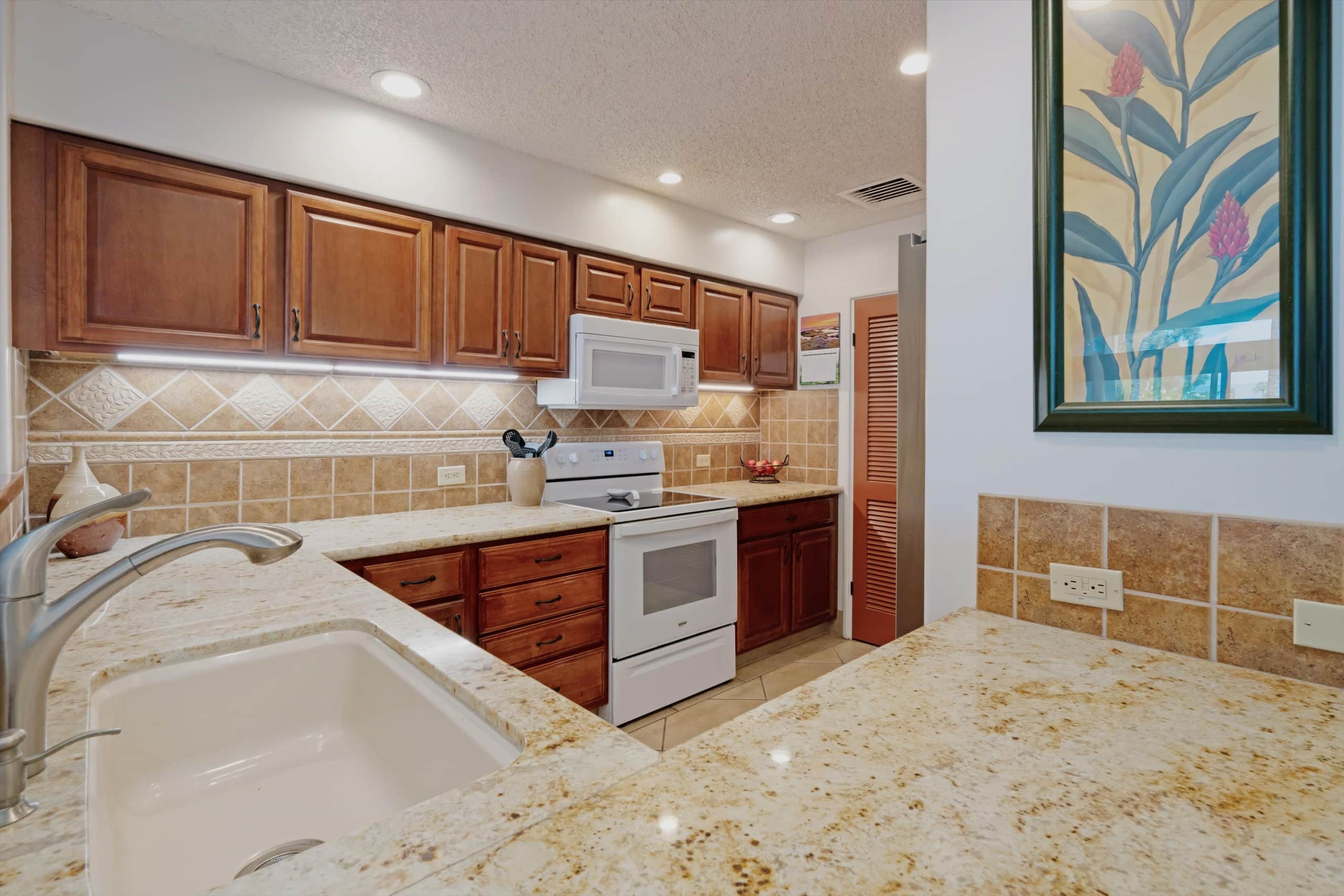 Condo in Lahaina · ★4.89 · 2 bedrooms · 4 beds · 2 baths - Image 15
