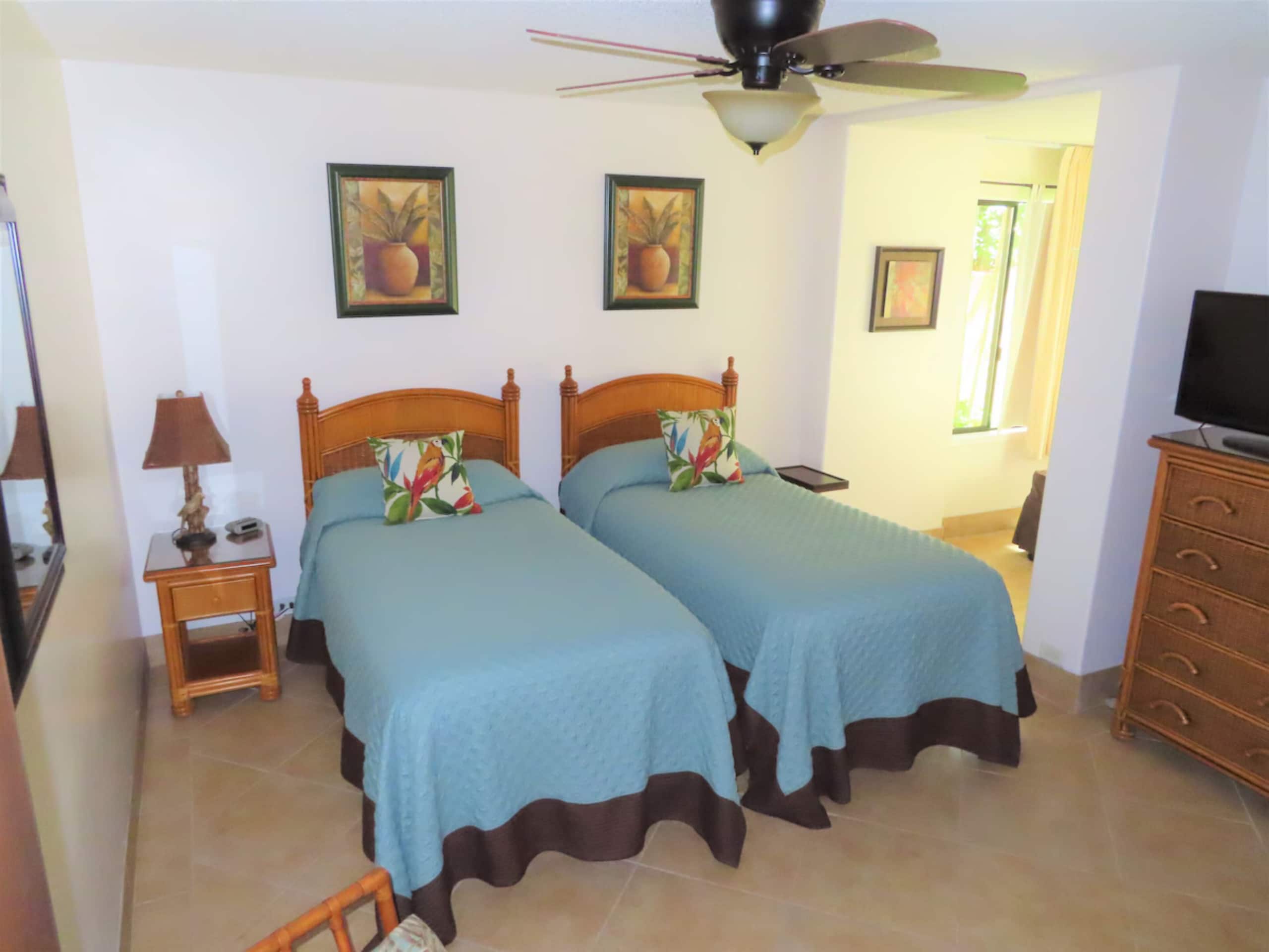 Condo in Lahaina · ★4.89 · 2 bedrooms · 4 beds · 2 baths - Image 22