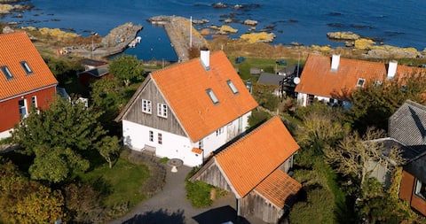 Luxury holiday home with sea view