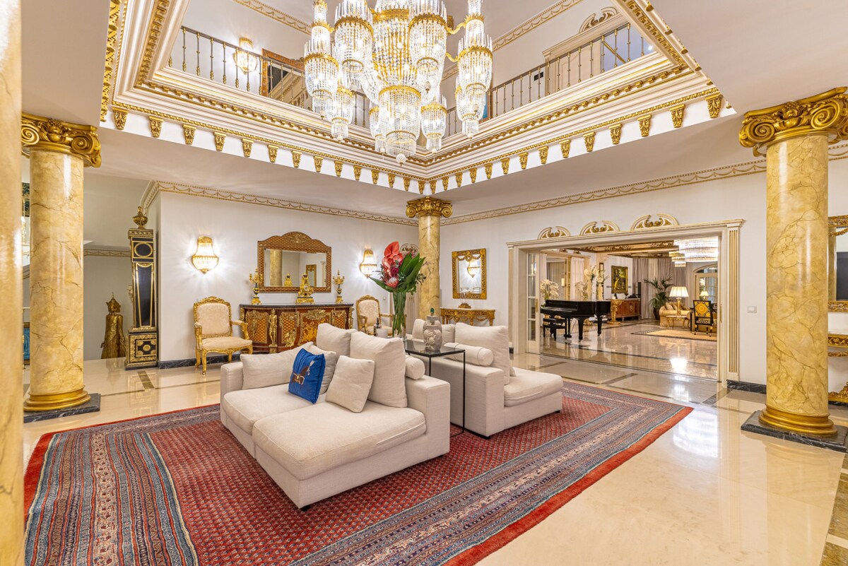 Frontline Villa El Martinete with Picasso Pool