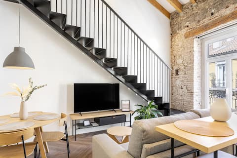 Anuncio de Airbnb popular: N7. Stunning Duplex in the City Center en Extramurs