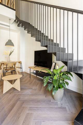 N7. Stunning Duplex in the City Center gallery image 2