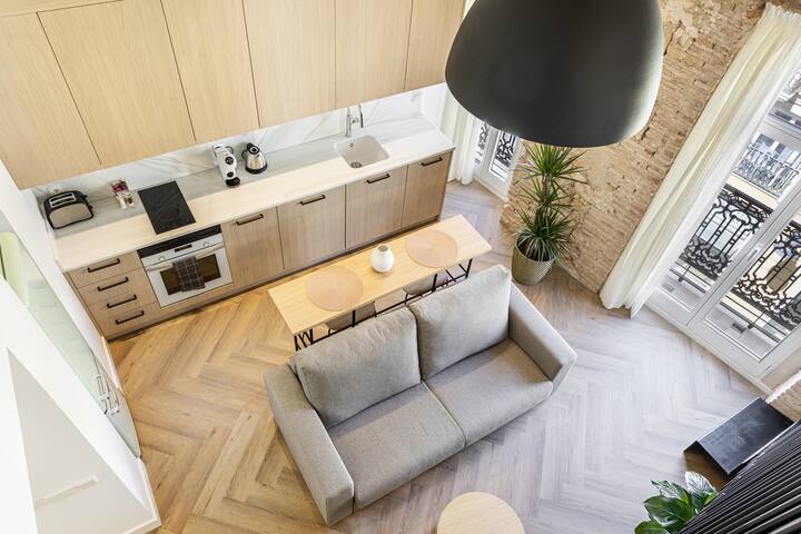 N7. Stunning Duplex in the City Center gallery image 3