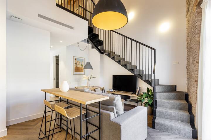 N8. Stunning Duplex in the City Center gallery image 2