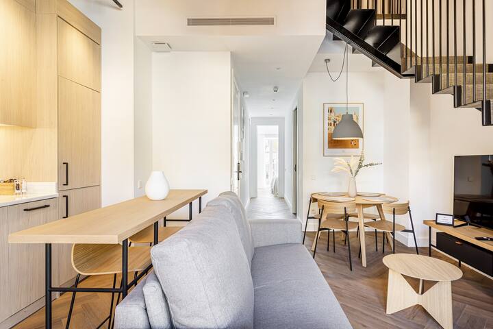 N8. Stunning Duplex in the City Center gallery image 3