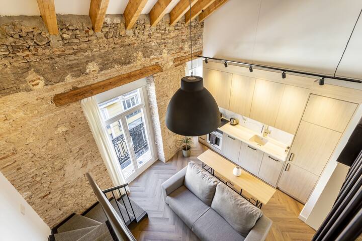 N8. Stunning Duplex in the City Center gallery image 5