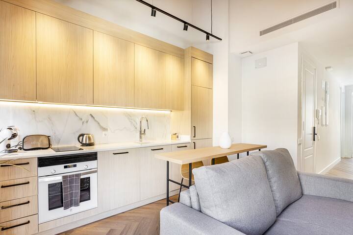 N8. Stunning Duplex in the City Center gallery image 4