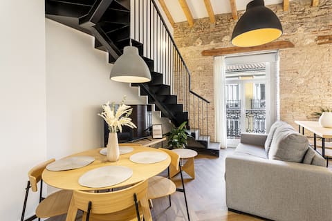 Airbnb con mejor rendimiento: N8. Stunning Duplex in the City Center en Extramurs