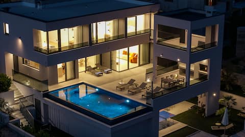 Villa Pavuza – Luxury 4-Bedroom Seaview Villa