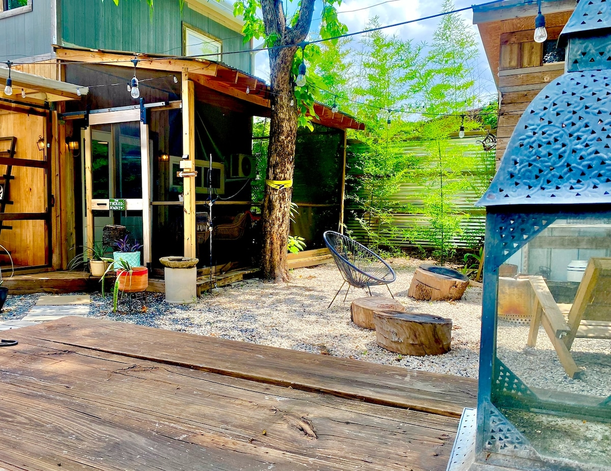 Tucked Away: Artsy East Austin Studio + Free Bikes