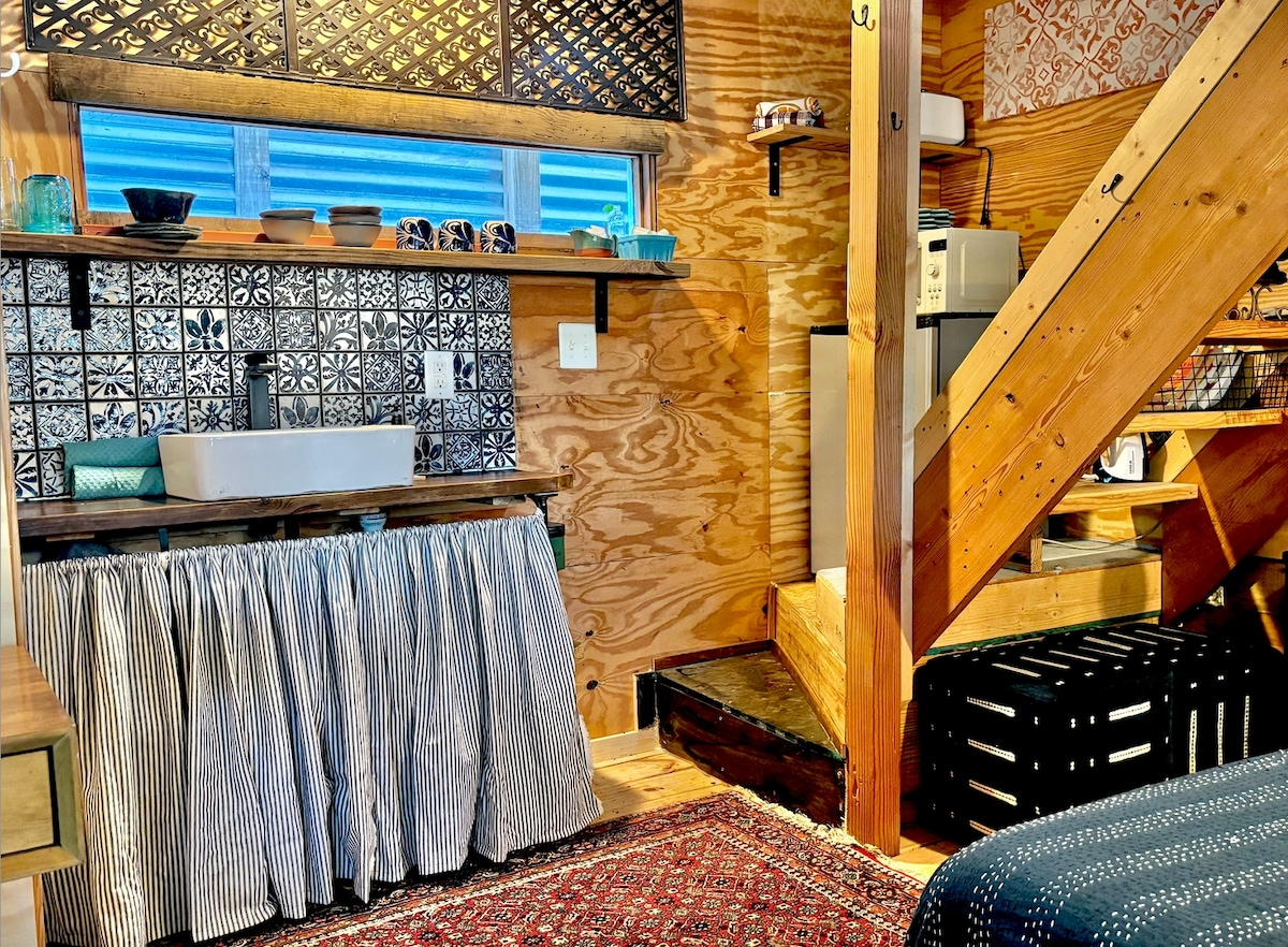Tucked Away: Artsy East Austin Studio + Free Bikes