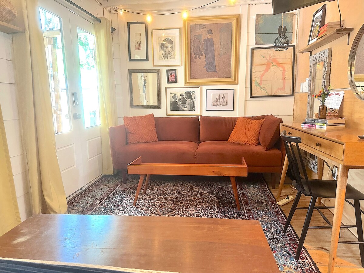 Tucked Away: Artsy East Austin Studio + Free Bikes