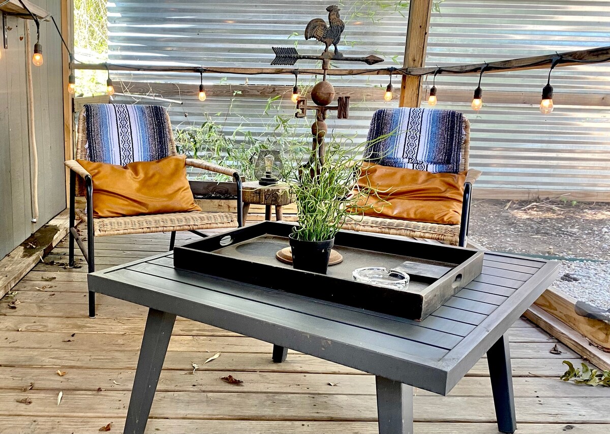 Tucked Away: Artsy East Austin Studio + Free Bikes