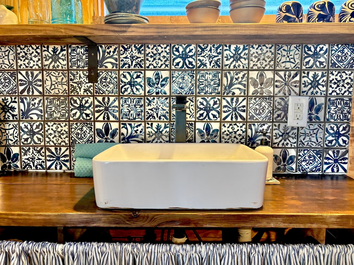 Tucked Away: Artsy East Austin Studio + Free Bikes