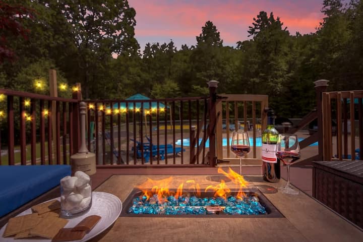 Sleeps 14! Pool Hot Tub Sauna Pickleball Arcade