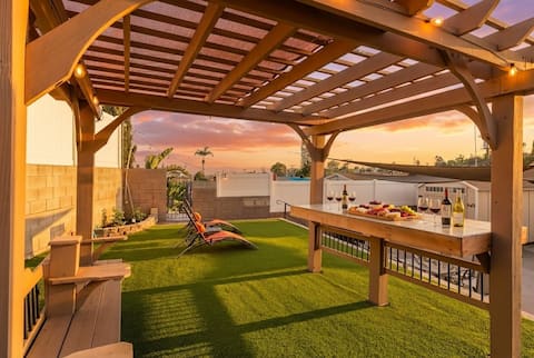 Renovated, Lg Backyard w/ Outdoor DIning