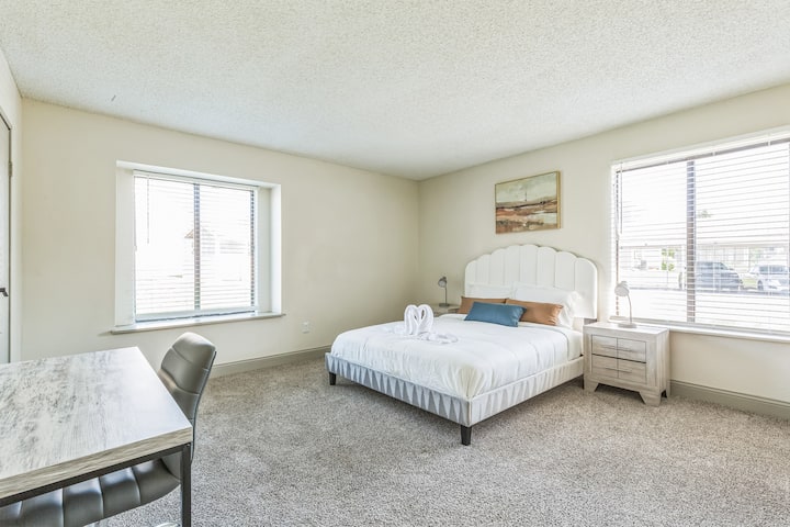 Rosehill Pointe 55 I Spacious 1 Bed 1 Bath - 올라쓰