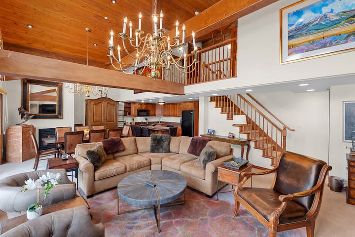 The Crestwood Condominiums managed Airbnb listing 1