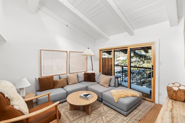 The Crestwood Condominiums managed Airbnb listing 2
