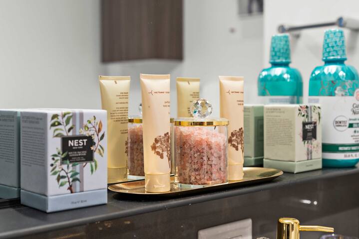 Boston Family Suite: Pool, Gym & Paid Parking gallery image 4